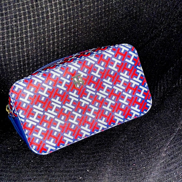 Tommy Hilfiger - Picture 1 of 3